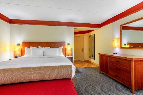 La Quinta Inn & Suites by Wyndham Raleigh Crabtree image 12