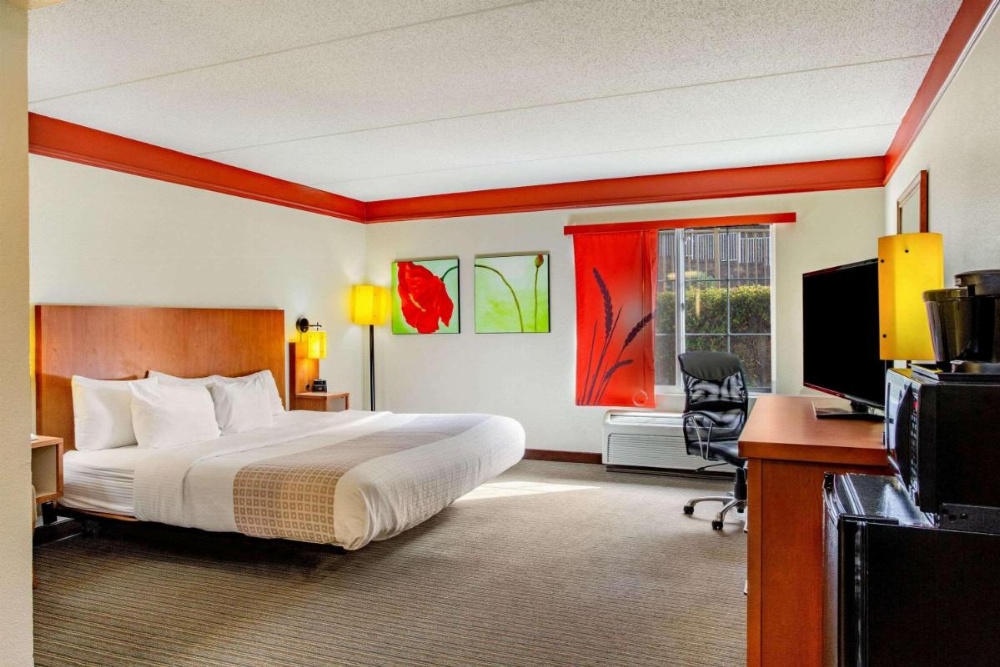 La Quinta Inn & Suites by Wyndham Raleigh Crabtree Image 14
