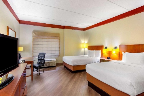 La Quinta Inn & Suites by Wyndham Raleigh Crabtree image 19
