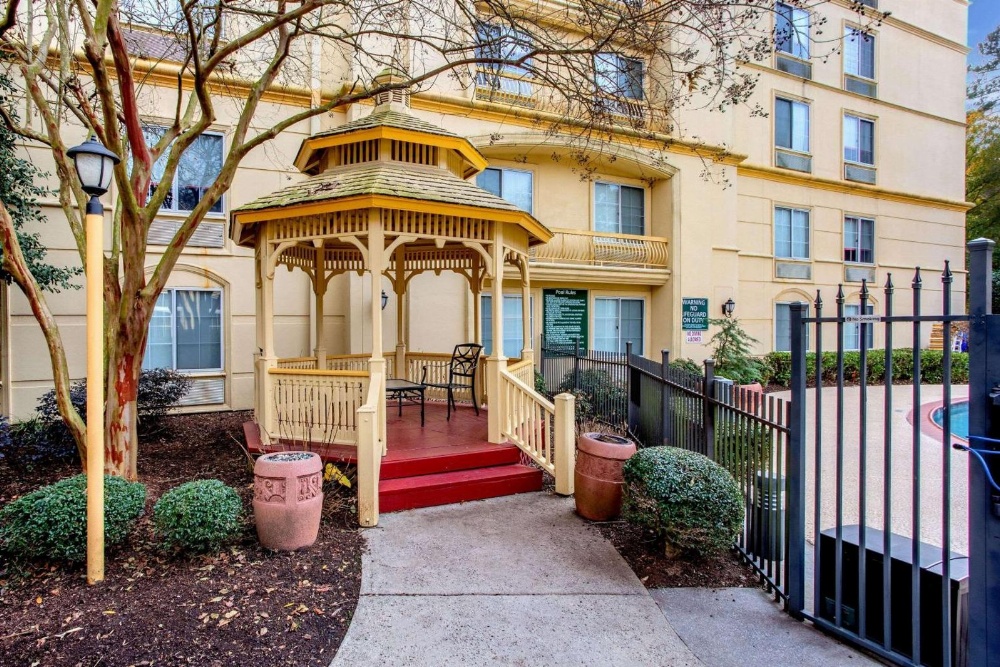 La Quinta Inn & Suites by Wyndham Raleigh Crabtree Main image