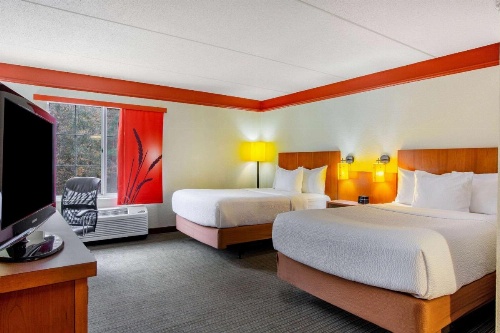 La Quinta Inn & Suites by Wyndham Raleigh Crabtree image 21