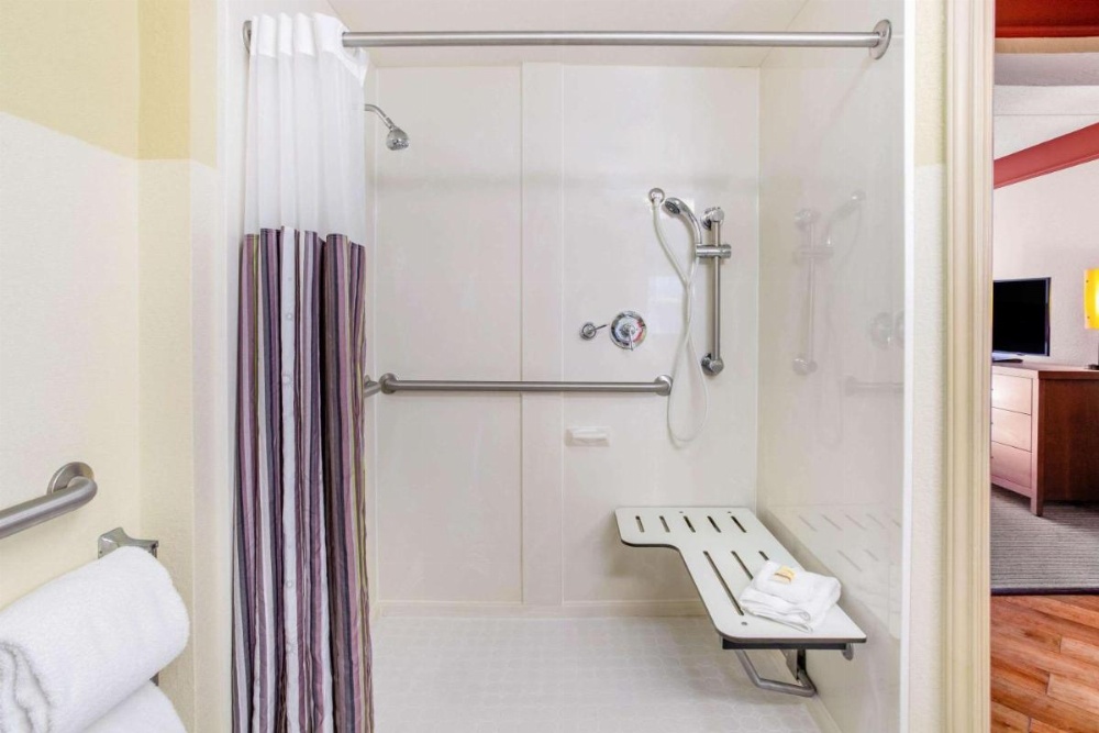 La Quinta Inn & Suites by Wyndham Raleigh Crabtree Image 22