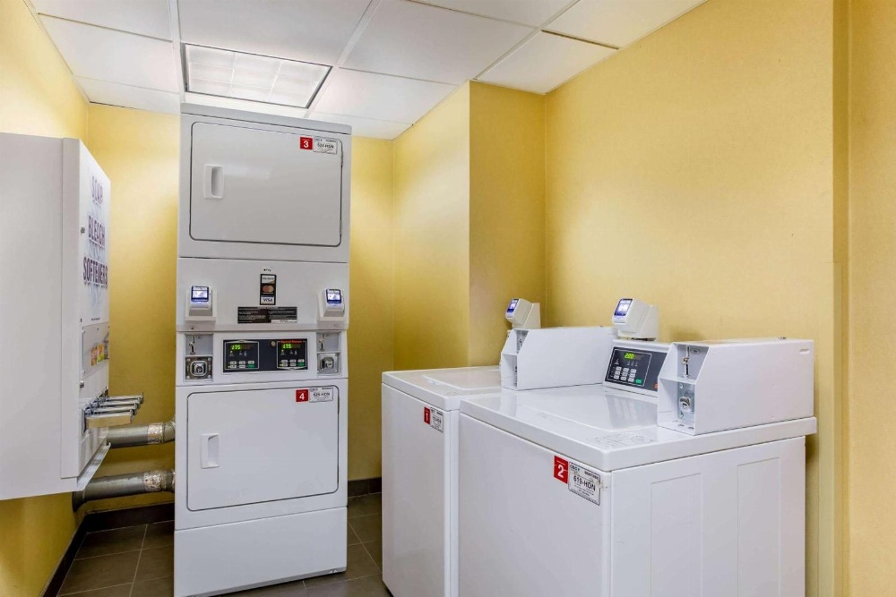 La Quinta Inn & Suites by Wyndham Raleigh Crabtree Main image