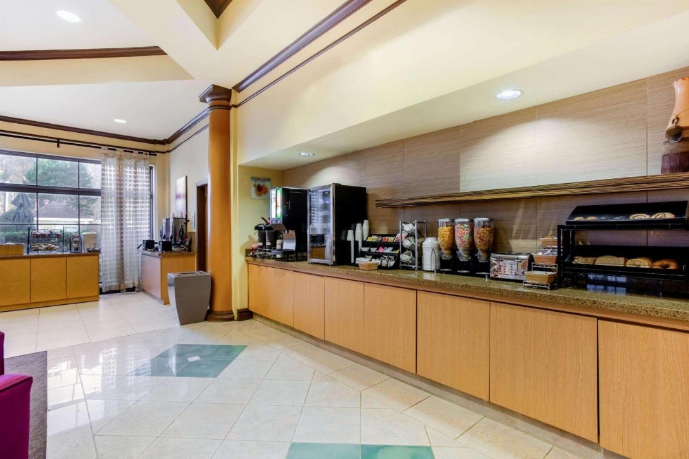 La Quinta Inn & Suites by Wyndham Raleigh Crabtree
