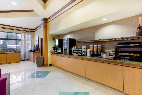 La Quinta Inn & Suites by Wyndham Raleigh Crabtree image 4