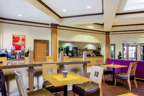 La Quinta Inn & Suites by Wyndham Raleigh Crabtree image 5