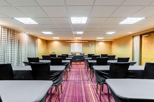 La Quinta Inn & Suites by Wyndham Raleigh Crabtree image 6